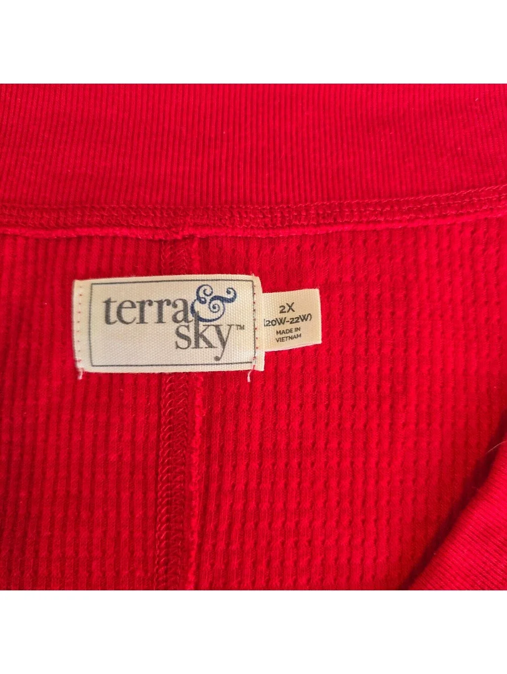 Terra & Sky bright pink V-neck top